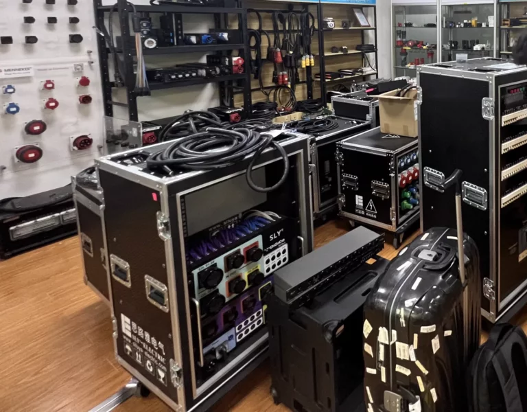Différence entre une armoire et un coffret électrique